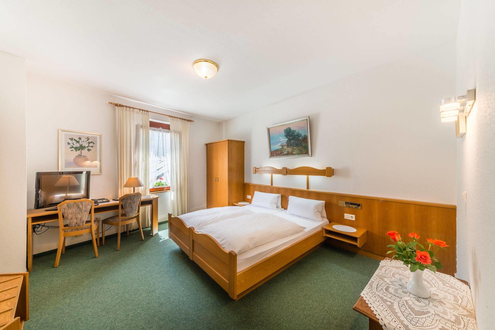 Hotel Goldener Sternen Констанц Экстерьер фото