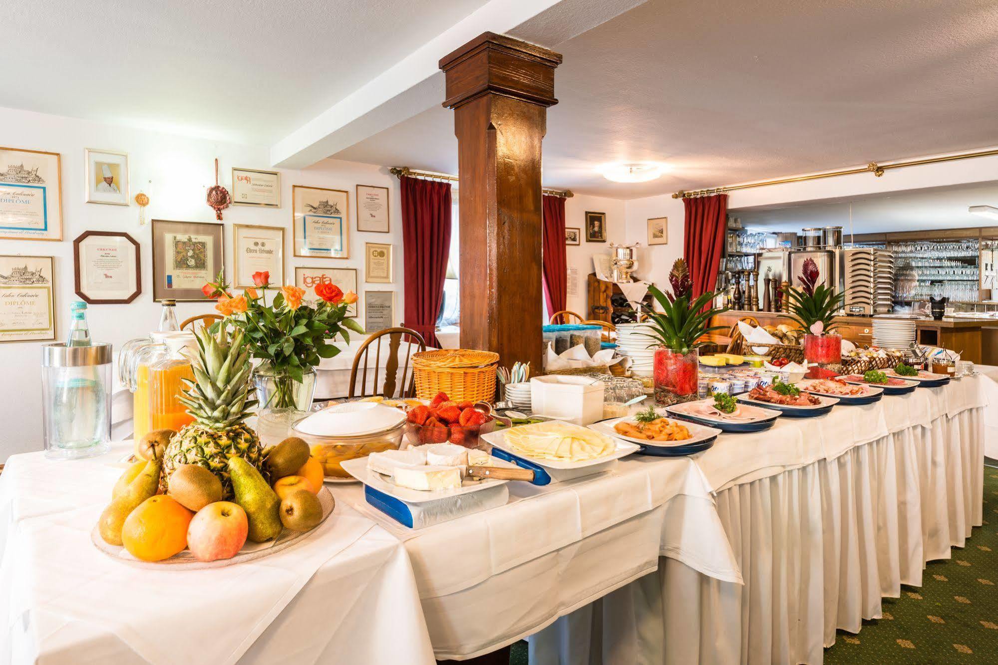 Hotel Goldener Sternen Констанц Экстерьер фото